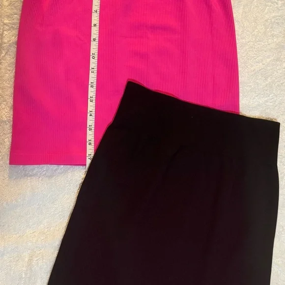 Stylish Pink and Black Ribbed Skirt Set
Size:L 2 units - Picture 3 of 3